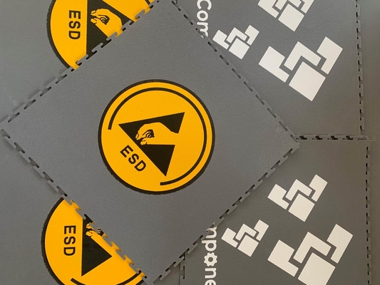 ESD ติดต่อกัน PVC โกดังพื้น 10 Ohm ESD กระเบื้องพื้น